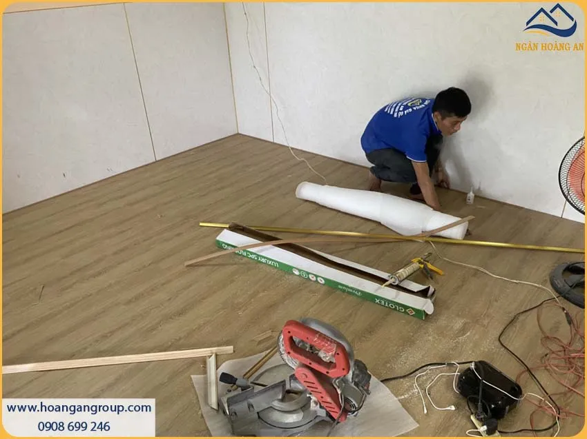 Căn Hộ Thi Công Ốp Tường Bằng PVC Giả Đá Hobiwood Giá Thành Rẻ