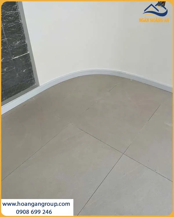 Thi Công S Len Chân Tường Nhựa PVC Chống Trầy Xước, Chống Mài Mòn Khá Tốt Thi Công S Len Chân Tường Nhựa PVC Chống Trầy Xước, Chống Mài Mòn Khá Tốt