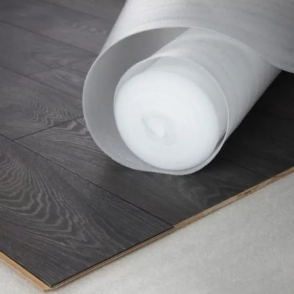Trải Lớp Chống Sốc Lên Bề Mặt Sàn Nhà Trải Lớp Chống Sốc Lên Bề Mặt Sàn Nhà