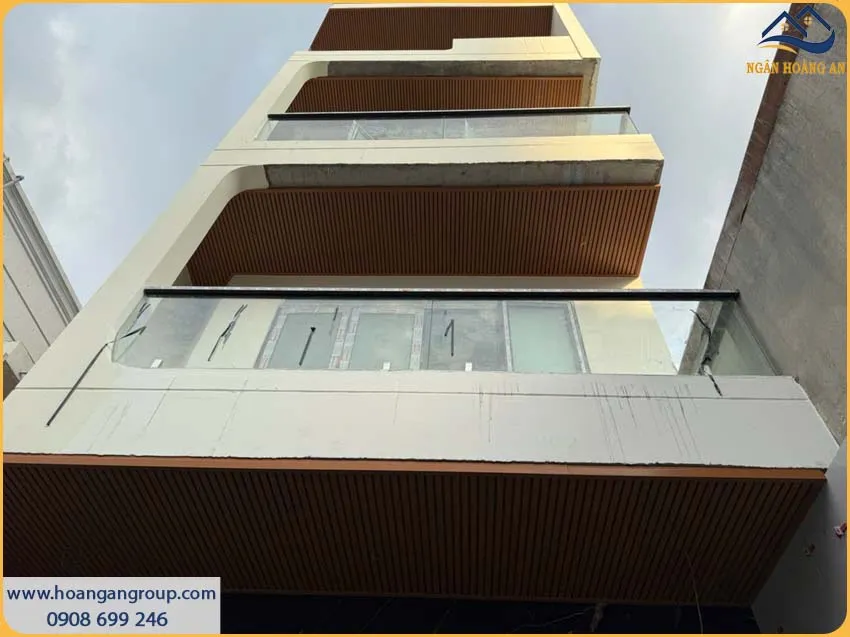 Hoàn Thiện Không Gian Với Trần Lam Sóng Gỗ Nhựa ASA Kosmos