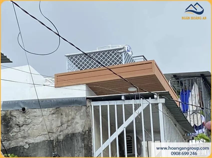 Trần Mái Hiên Đẹp Với Tấm Ốp Kosmos Light Wood