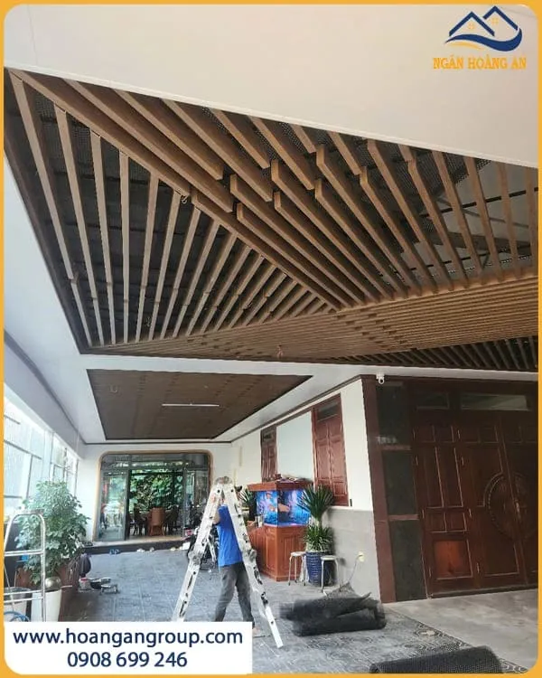 Trần Nan U Nhựa HT104 Hobiwood Tạo Cảm Giác Thoáng Mát Cho Không Gian