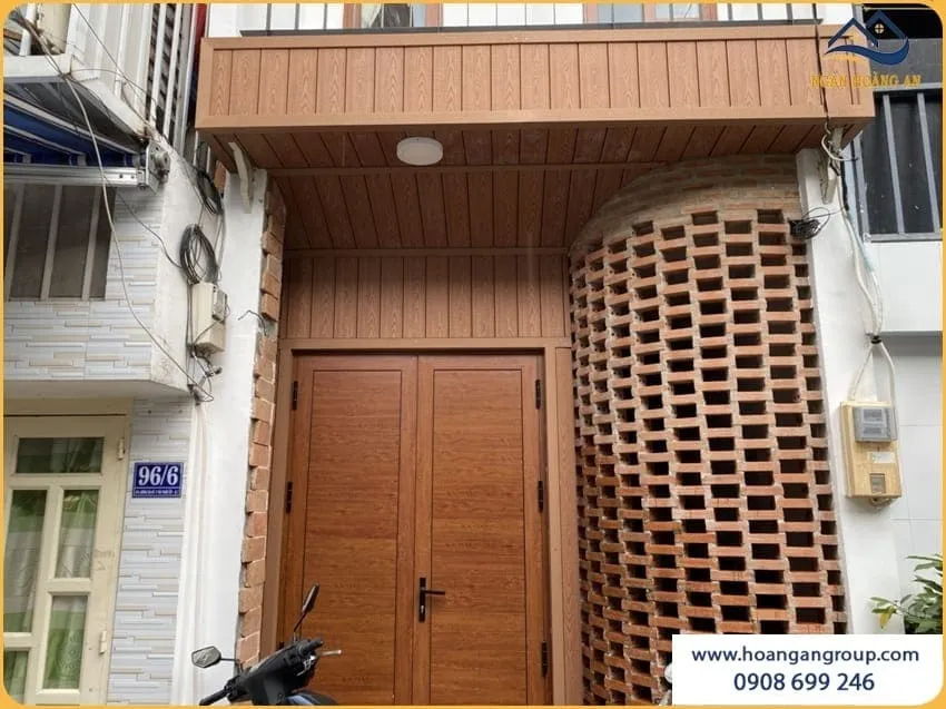 Trần Ngoài Trời Bằng Tấm Ốp Gỗ Nhựa Bền