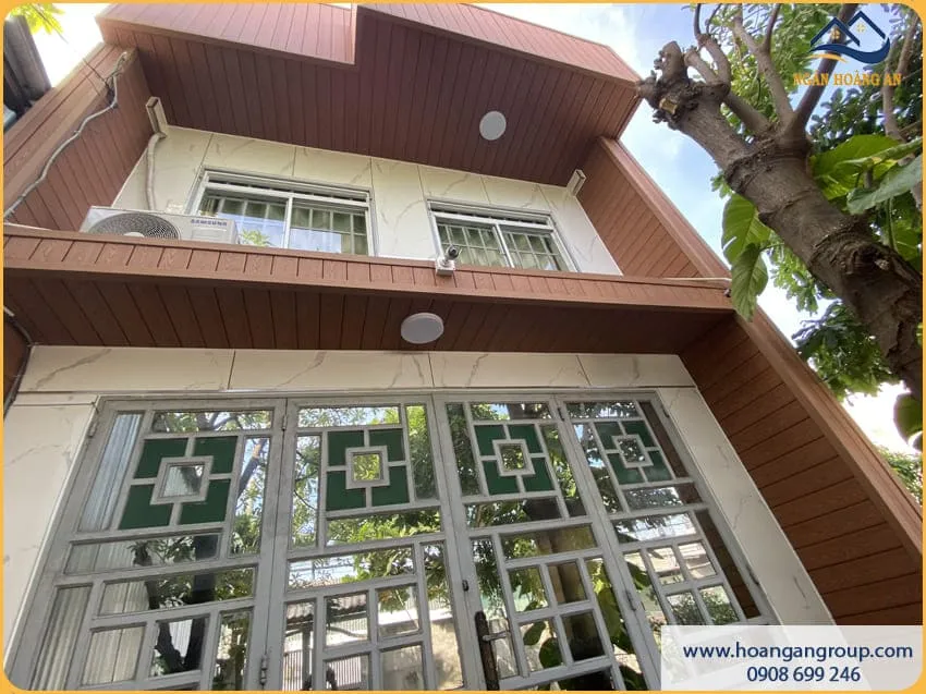 Trang Trí Mặt Tiền Nhà Bằng Gỗ Nhựa Ngoài Trời Kosmos 