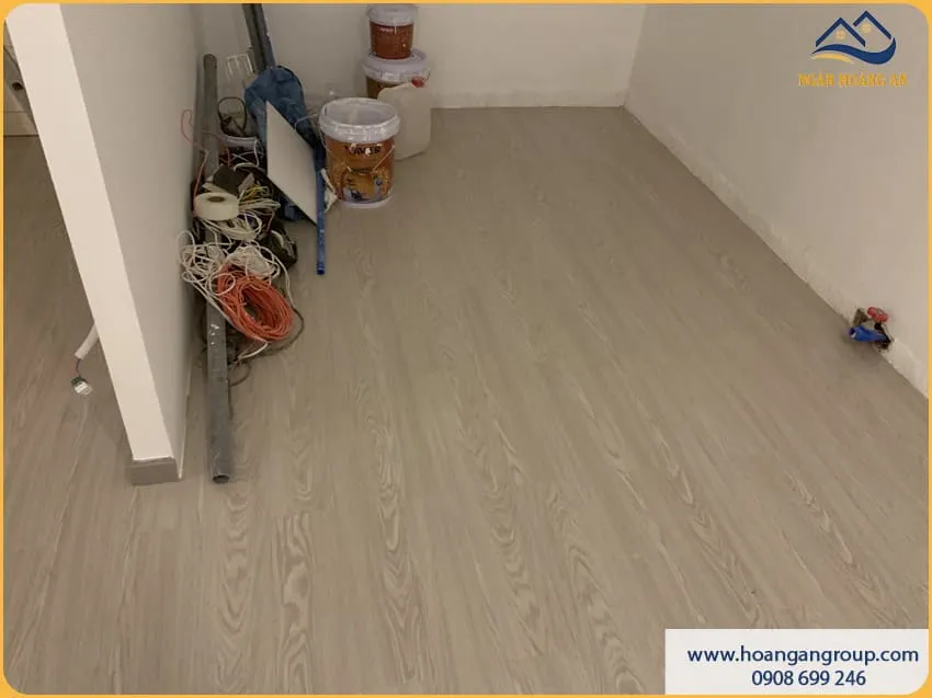 Văn Phòng  Sạch Đẹp Sau Khi Lát Sàn Nhựa Dán Keo