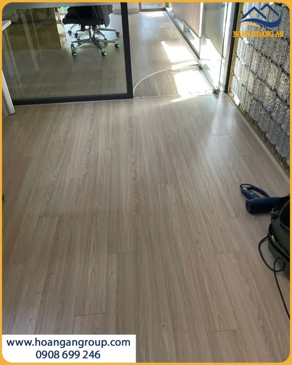 Văn Phòng Sử Dụng Sàn Gỗ Wilson 8mm W445 Dễ Chăm Sóc, Bảo Dưỡng