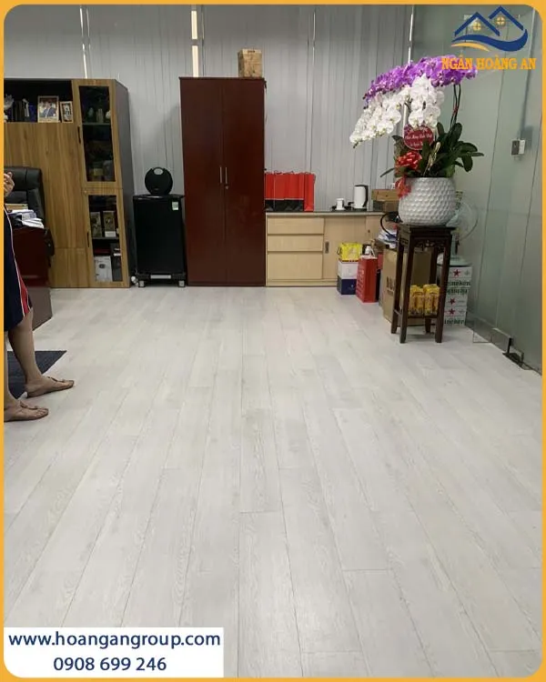 Chọn Sàn Nhựa Có Keo Sẵn Theo Phong Cách Nội Thất Công Ty