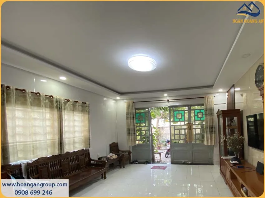Mảng Tường Phòng Khách Ấn Tượng Với PVC Màu Trắng Hiện Đại Mảng Tường Phòng Khách Ấn Tượng Với PVC Màu Trắng Hiện Đại